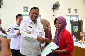 Serahkan Sertifikat PTSL di 2 Desa, Pemkab Kediri Beri 3 Pesan Penting