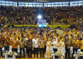 Adies Kadir Kuningkan DBL Arena, 100 Ribu Relawan Siap Menangkan Khofifah - Emil