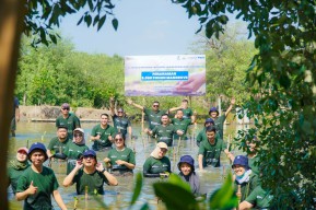 SIER Tanam 5000 Bibit Mangrove di KRM Surabaya