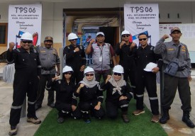 Sensasi Nyoblos Dilayani Pekerja Tambang di TPS 06 Mojokampung Bojonegoro