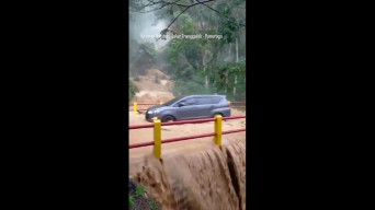 Trenggalek Hujan Deras, Air Sungai Meluap hingga Tutup Akses Jalan ke Ponorogo