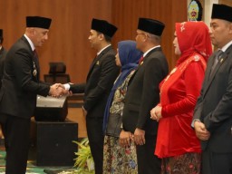 DPRD Bangkalan Resmi Tetapkan Penggunaan Pakaian Adat saat Dinas