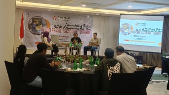 Bawaslu Jatim Luncurkan "Buku Sekali Berarti Sesudah itu Abadi"