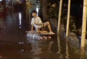 Banjir Rob Berhari-hari Rendam Ribuan Rumah Warga di Bangkalan
