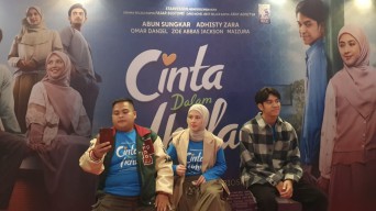 Cinema Visit ‘Cinta dalam Ikhlas’ di Tulungagung, Abun Ngaku Baper dengan Ara