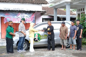 Anggota DPRD Kabupaten Kediri Pinjamkan Mobil Pribadi untuk Kebutuhan Darurat Warga