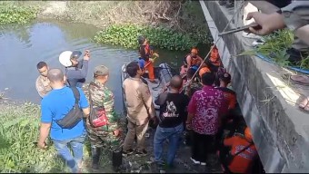 Tim SAR Temukan Jasad Balita di Surabaya yang Hanyut ke Selokan