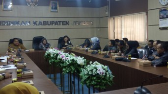 5 Berita Trending Pekan Ini: Polemik Guru di Jember Tak Digaji 10 Bulan