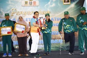 Pj Gubernur Jatim Gelontor Bonus Atlet Peparnas XVII, Total Rp16,4 Miliar