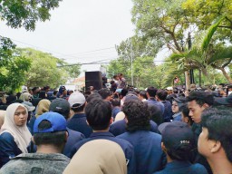 Rektor UTM Bangkalan Turut Turun ke Jalan, Perjuangkan Keadilan untuk EJ