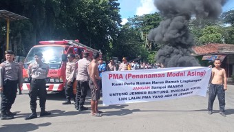 Warga Jember Protes Jalan Provinsi Rusak 20 Km, Tuntut Evaluasi Total Andalalin