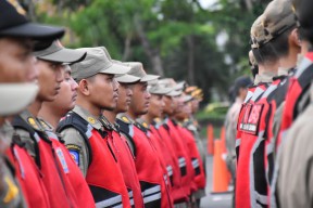 750 Satpol PP Diterjunkan saat Perayaan Malam Tahun Baru 2025 di Surabaya