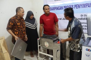 Untag Surabaya Dorong Pengembangan Usaha Mikro, Salurkan Hibah IRT-UM