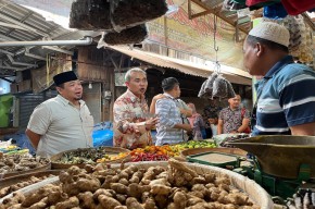 DPRD Tuban Sidak Pasar Baru Pastikan Kenaikan Bahan Pokok Masih Terjangkau