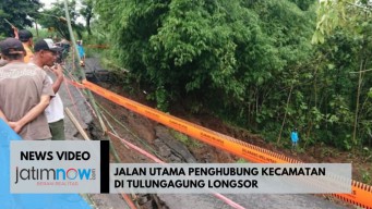 Video: Jalan Utama Penghubung Kecamatan di Tulungagung Longsor