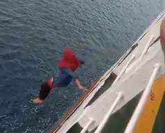 Wanita Jember Ceburkan Diri ke Laut dari Atas Kapal di Selat Bali