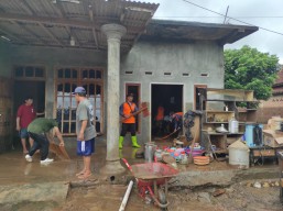 Banjir di Blitar Hanyutkan Rumah Warga
