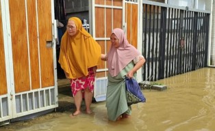1 Sekolah dan Puluhan Rumah di Bangkalan Terendam Banjir Akibat Hujan Semalaman
