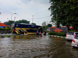 Terminal Purabaya Sidoarjo Tergenang Banjir di Masa Libur Panjang