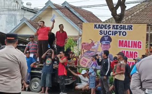Warga Kesilir Jember Tuntut Kades Mundur, Diduga Korupsi Dana Desa