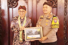 Menteri Kebudayaan Apresiasi Pameran Keris Pusaka di Sumenep