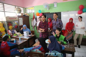 Program Makan Bergizi Gratis di Surabaya Diundur