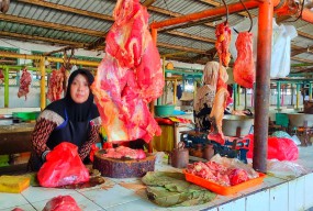 Dampak PMK, Penjualan Daging Sapi di Pasar Induk Porong Sidoarjo Turun Drastis