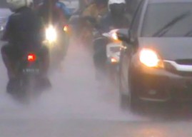 Hujan Lebat Disertai Petir Diprakirakan Terjadi di Jatim Pekan Depan, Waspada!