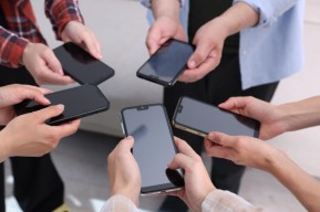 5 Rekomendasi HP Terbaik dan Awet di 2025