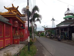 Klenteng Berdampingan dengan Masjid, Potret Toleransi Beragama di Jember