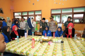 Bupati Trenggalek Launching Program MBG, Siswa Bawa Alat Makan Sendiri