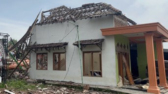 Polda Jatim Beri Trauma Healing Korban Ledakan Rumah Polisi di Mojokerto