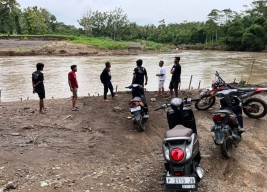 Pasutri di Jember Terseret Arus Sungai Sepulang Bertani