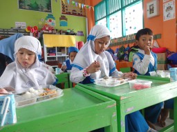 Pemkab Tulungagung Siapkan Anggaran Rp15 M untuk MBG, Pj Bupati: Tunggu Juknis