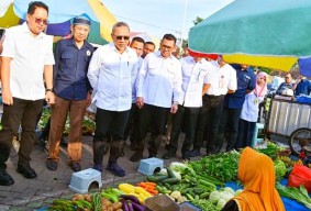 Mendag dan Menko Pangan Cek Harga Bahan Pokok di Pasar Sidoarjo