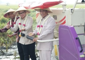 Mentan Beri Bantuan Alsintan ke Bangkalan, Percepat Swasembada Pangan