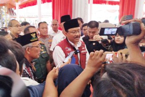 Mensos Gus Ipul Salurkan Bantuan Rp650 Miliar ke Bangkalan