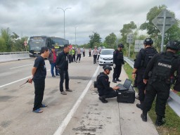 Geger Paket Misterius di Depan Exit Tol Madiun, Isinya Berbahaya