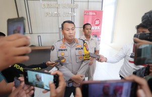 Polda Jatim Lakukan Olah TKP Rumah Polisi Meledak di Mojokerto