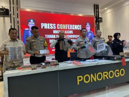 Nyamar jadi Sopir Taksi Online, Pria di Ponorogo Curi Ratusan Bungkus Rokok