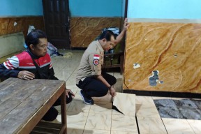 16 Rumah di Pasuruan Rusak Parah gegara Tanah Gerak, Warga Mengungsi ke Sekolah