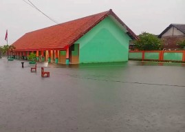 SDN Banjarasri dan Kedungbanteng Tanggulangin Sidoarjo Terendam Banjir