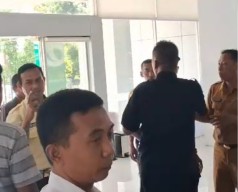 Pegawai BPJS Ketenagakerjaan Bangkalan Adu Mulut dengan Honorer, gegara JHT?