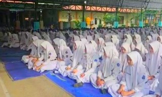 SMAN 1 Porong Sidoarjo Doa Bersama untuk Korban Kecelakaan di Exit Tol Purwodadi