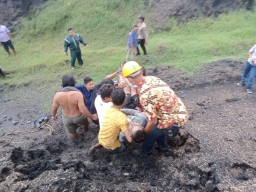 ABG Jember Tersambar Petir saat Mencari Jamur di Tempat Pembuangan Limbah