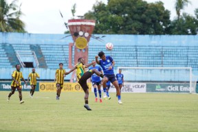 Ulul Arham Tepis Penalti, Gresik United Tahan Imbang Persewar Waropen