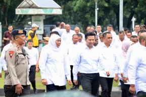 Melihat Keseruan Gubernur Jatim Terpilih dan Wakilnya Gladi Bersih di Monas