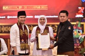 KPU Jatim Umumkan Khofifah-Emil sebagai Gubernur-Wakil Gubernur di Pilgub 2024