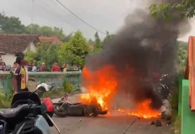 Maling di Jember Babak Belur, Motor Dibakar Ternyata Milik Tante