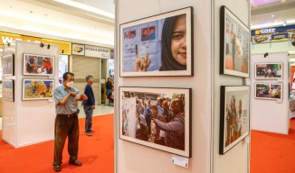 KPU dan PFI Surabaya Resmikan Pameran Foto dan Karikatur Pilkada Serentak 2024